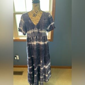 Elegant Tie-Dye Maxi Dress